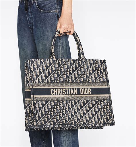 dior book tote spotting